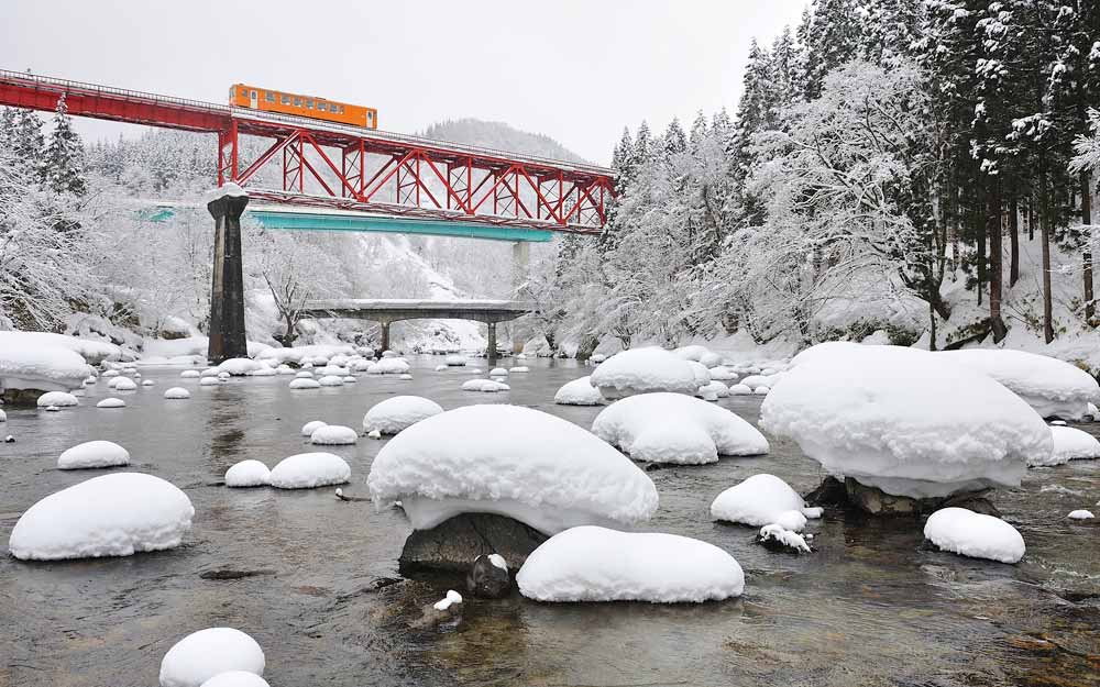 冬雪夢幻星野青森屋５日-暖爐列車、森吉山樹冰纜車、奧入瀨溪、田澤湖、秋田內陸鐵道、採水果、津輕藩睡魔村(不進免稅店)